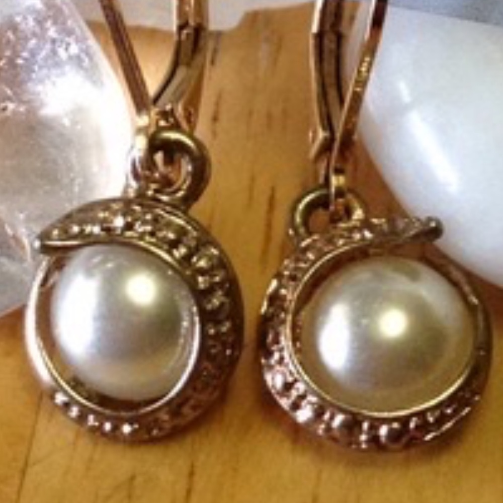 Vintage pearl hook earrings - Picture 2 of 2